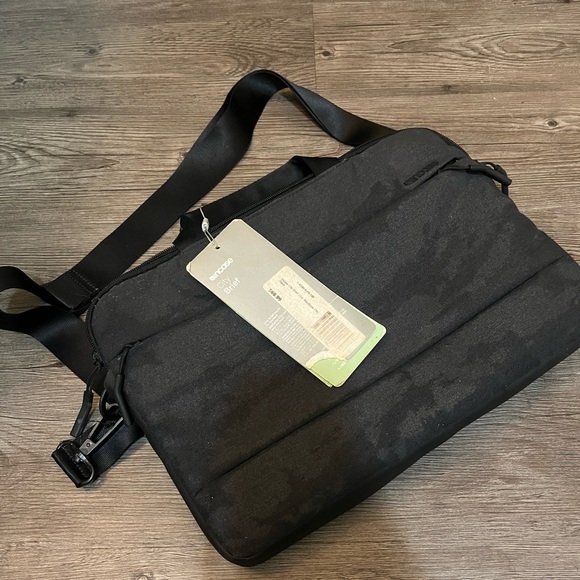Handbags - MacBook Pro laptop bag